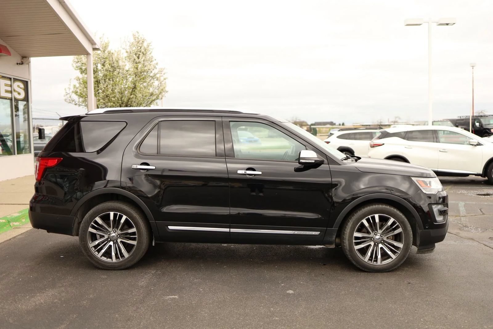 Used 2016 Ford Explorer Platinum AWD/4WD image 4