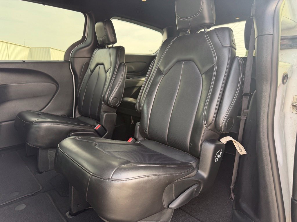 Used 2025 Chrysler Pacifica Select FWD image 11