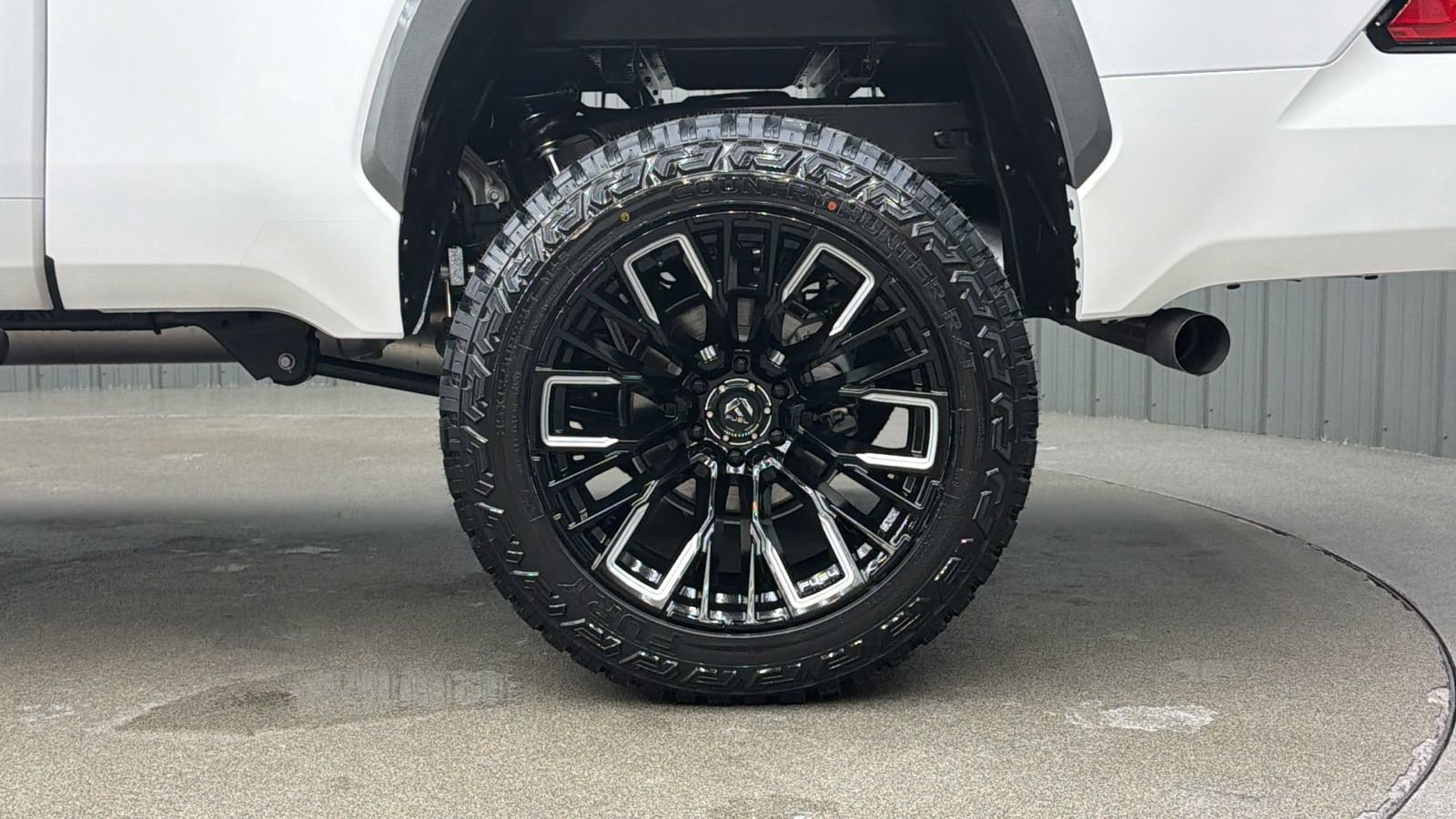 Used 2025 Toyota Tundra Limited image 9