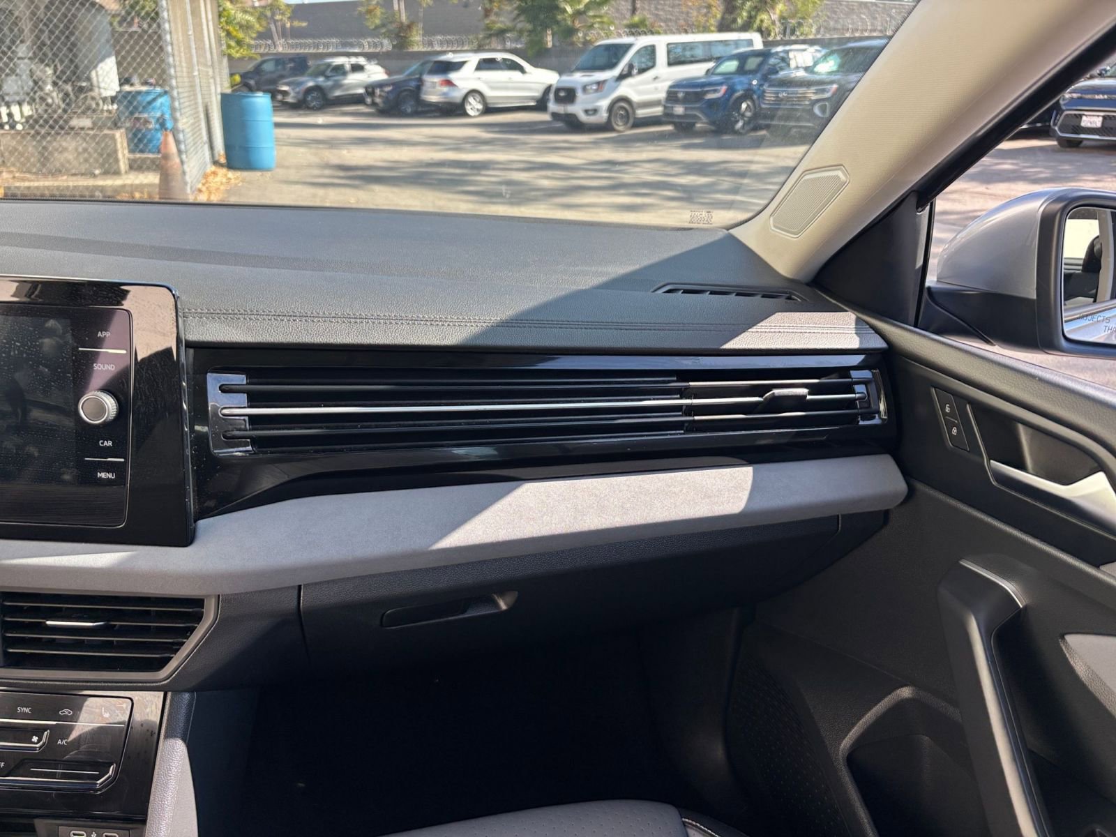 Used 2025 Volkswagen Jetta SE image 35