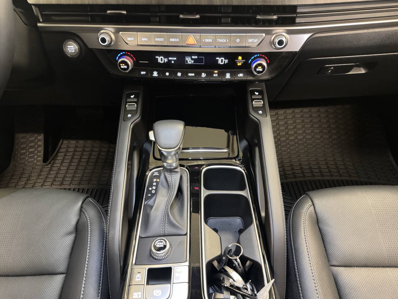Used 2025 Kia Telluride EX w/ EX Captain's Chair Package FWD image 29