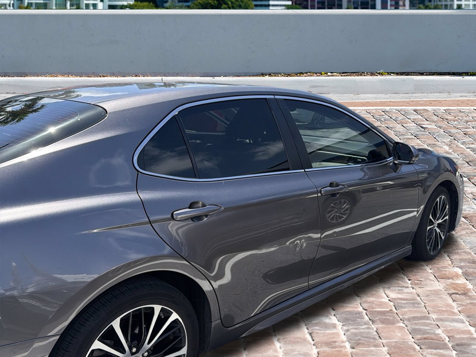 Used 2018 Toyota Camry SE w/ Moonroof Package FWD image 5