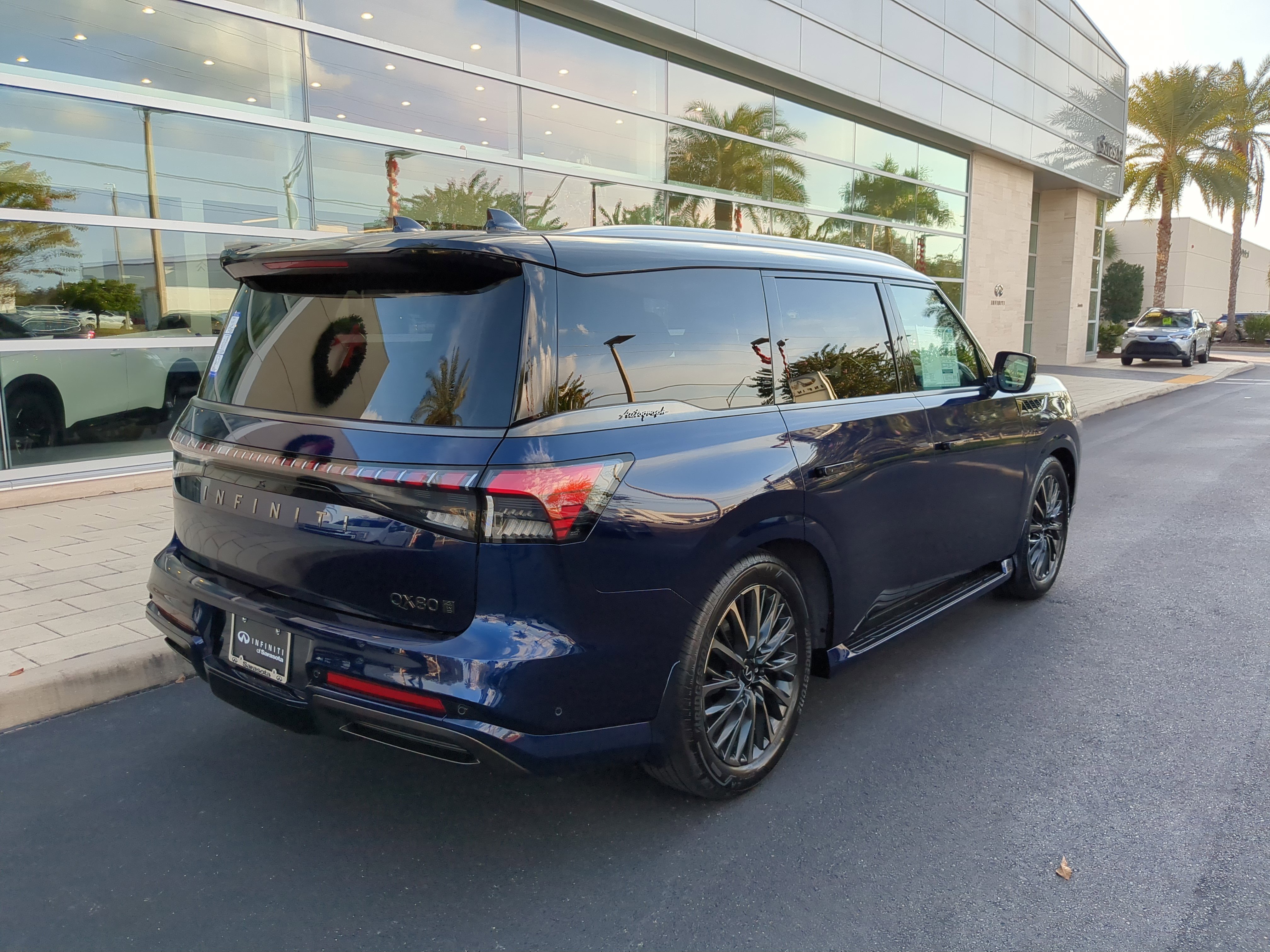 New 2026 INFINITI QX80 Autograph w/ Premium Cargo Package image 4