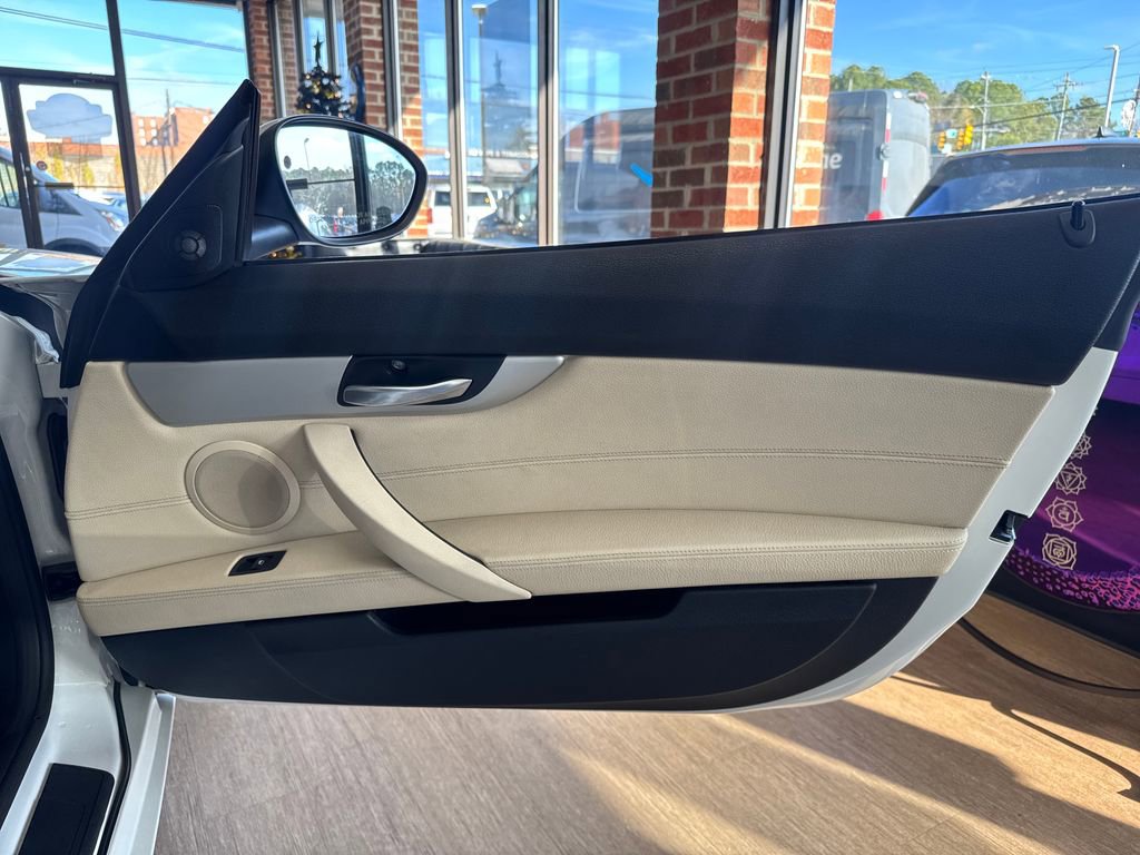 Used 2009 BMW Z4 sDrive30i image 14