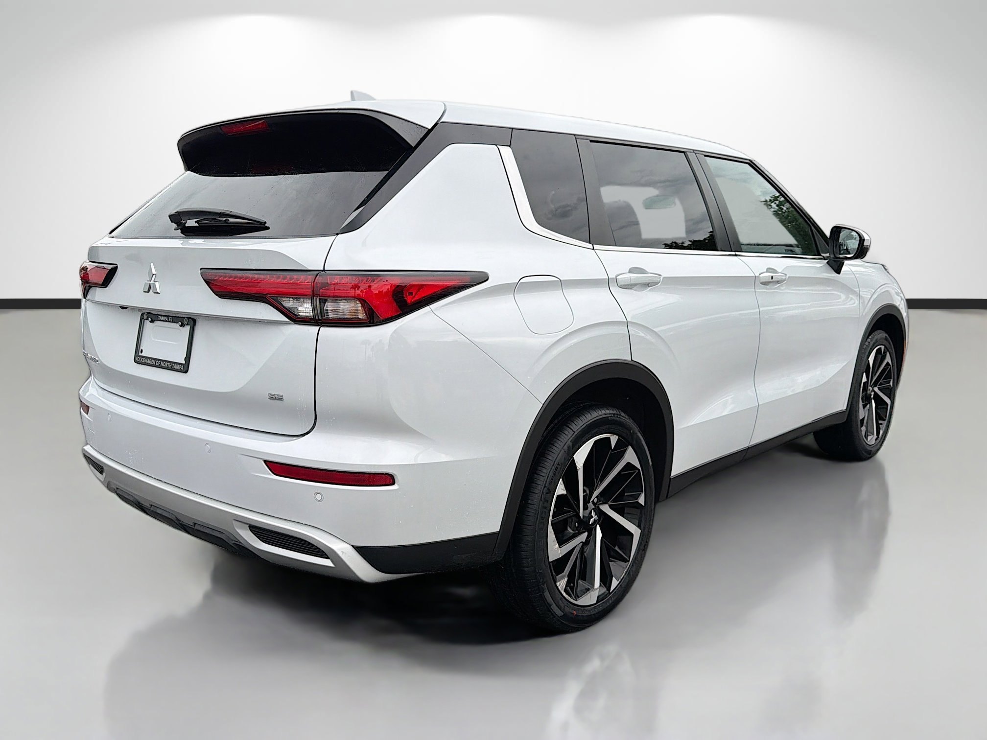 Used 2022 Mitsubishi Outlander SE AWD/4WD image 3