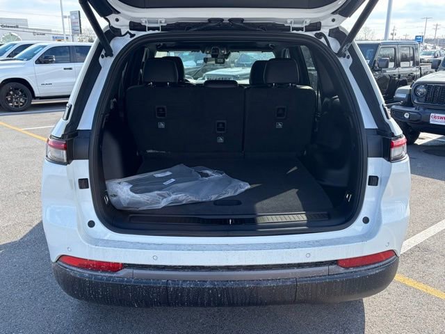 New 2026 Jeep Grand Cherokee Altitude image 7