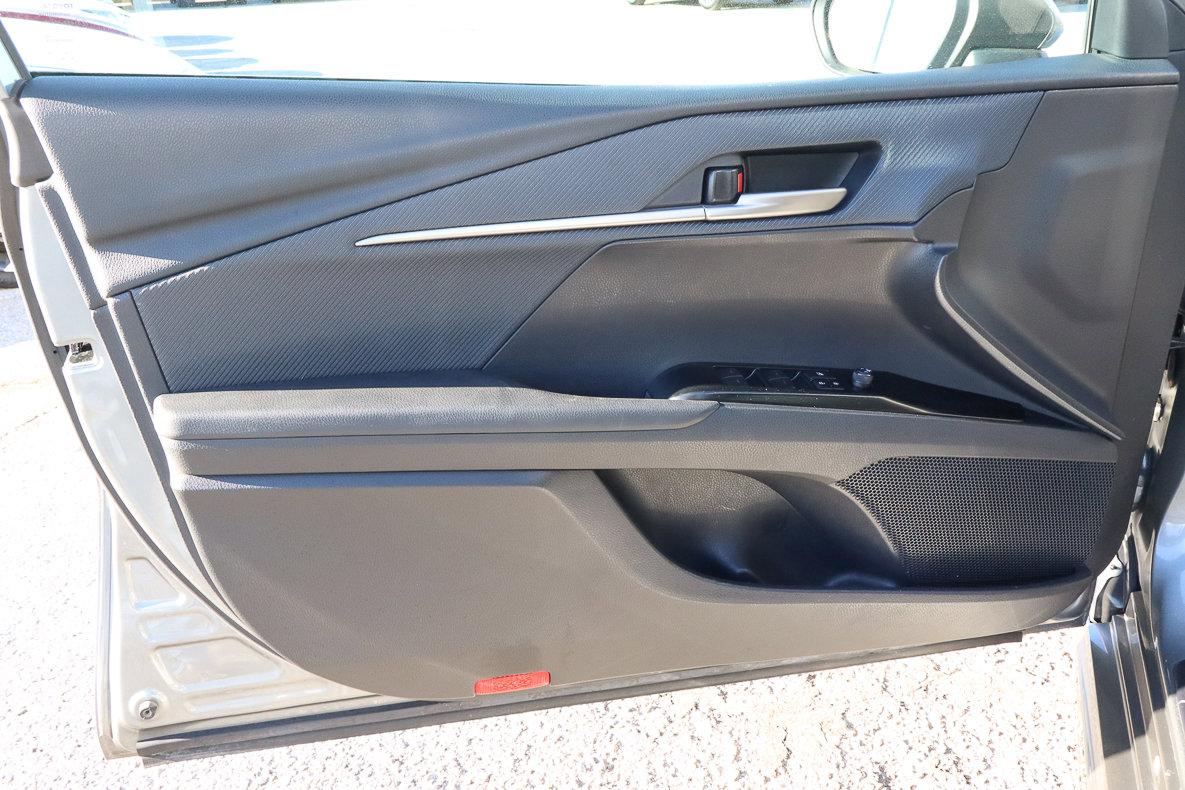 Used 2025 Toyota Camry SE image 13