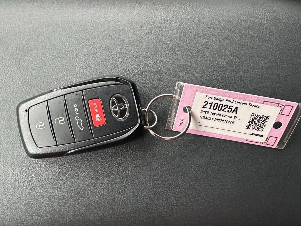 Used 2025 Toyota Crown Signia w/ Advanced Technology Package image 36