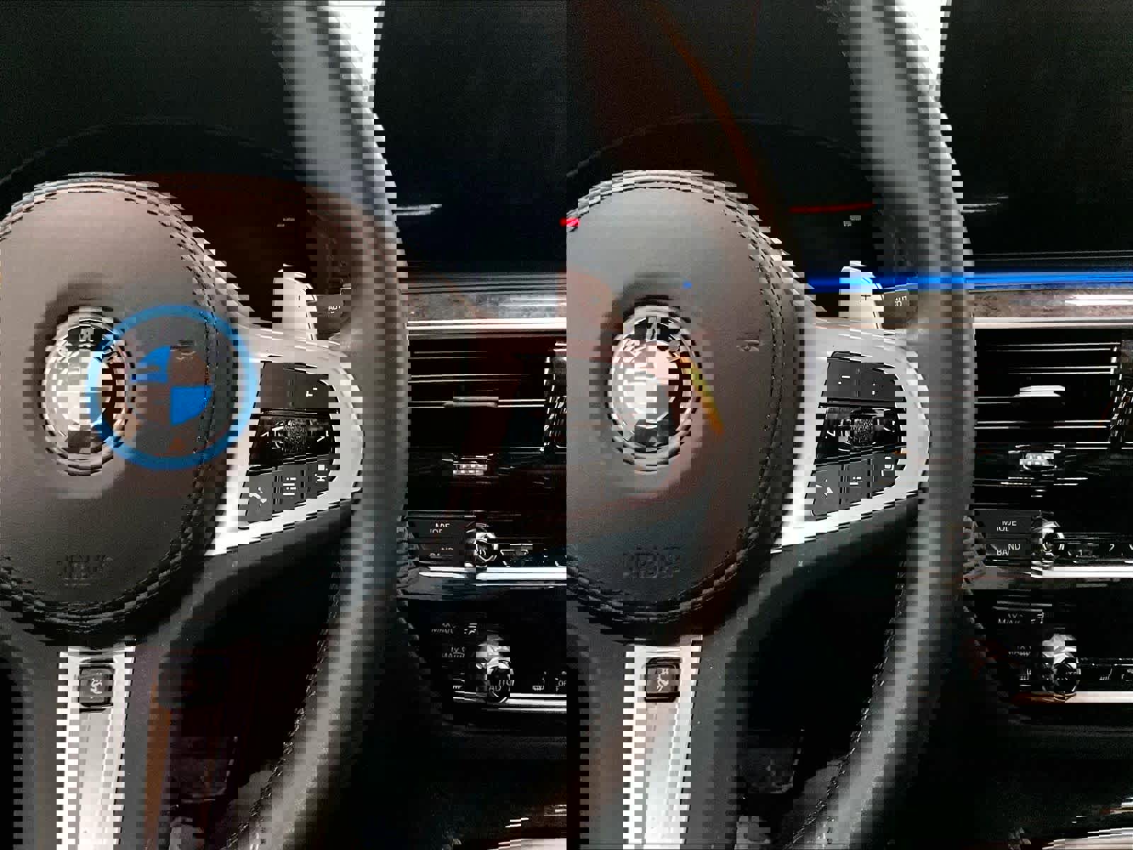 Used 2023 BMW 530e xDrive w/ Executive Package image 21