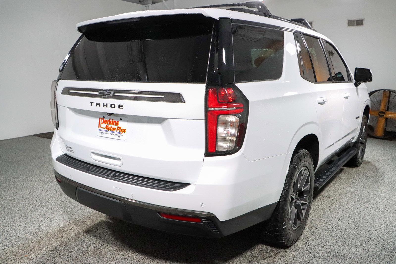 Used 2022 Chevrolet Tahoe Z71 w/ Luxury Package AWD/4WD image 7