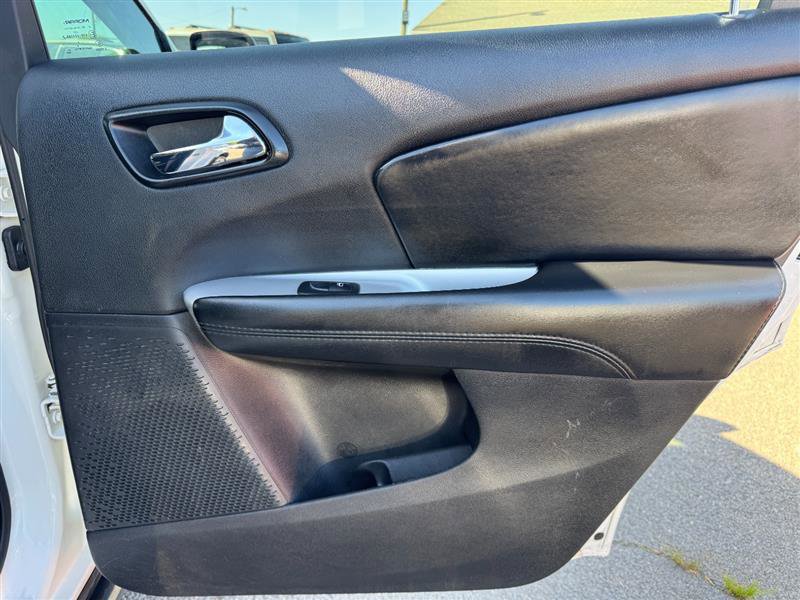 Used 2019 Dodge Journey SE image 15