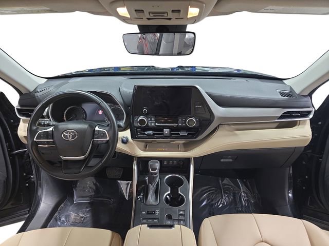 Used 2023 Toyota Highlander XLE image 10