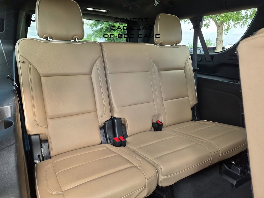 Used 2024 Chevrolet Suburban Premier image 39