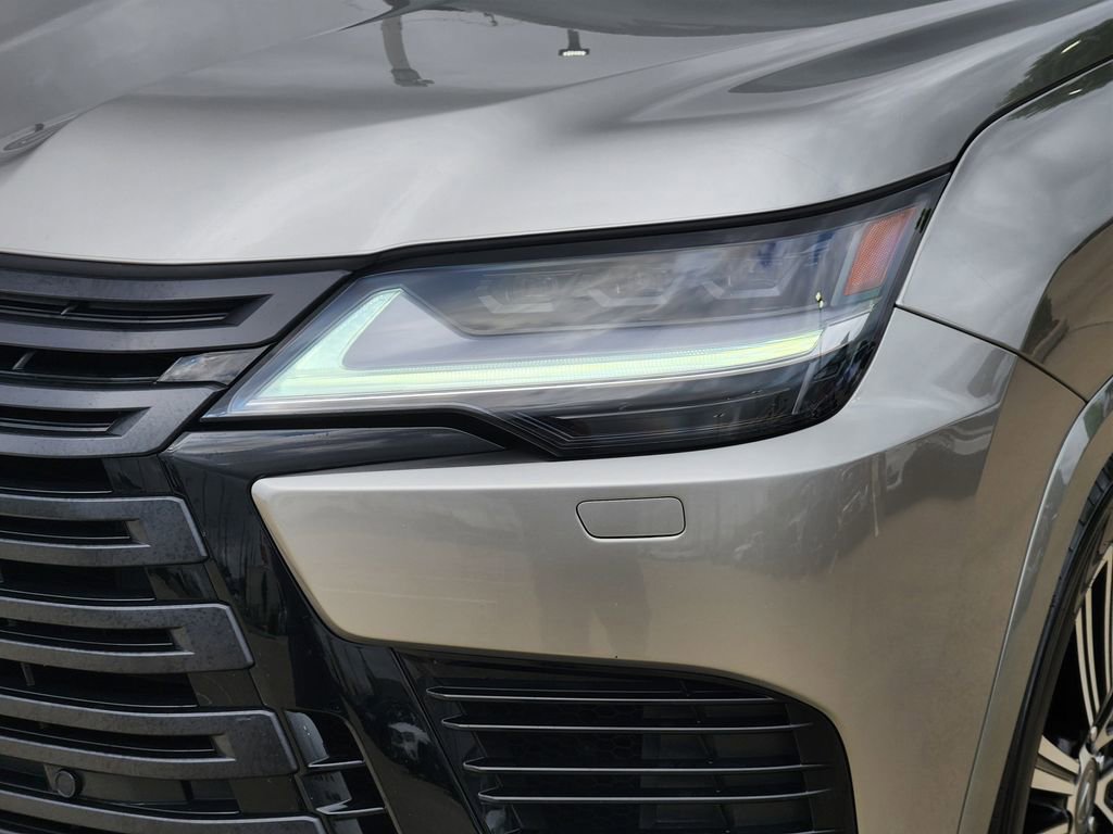 Used 2025 Lexus LX 600 4WD w/ Luxury Package image 9
