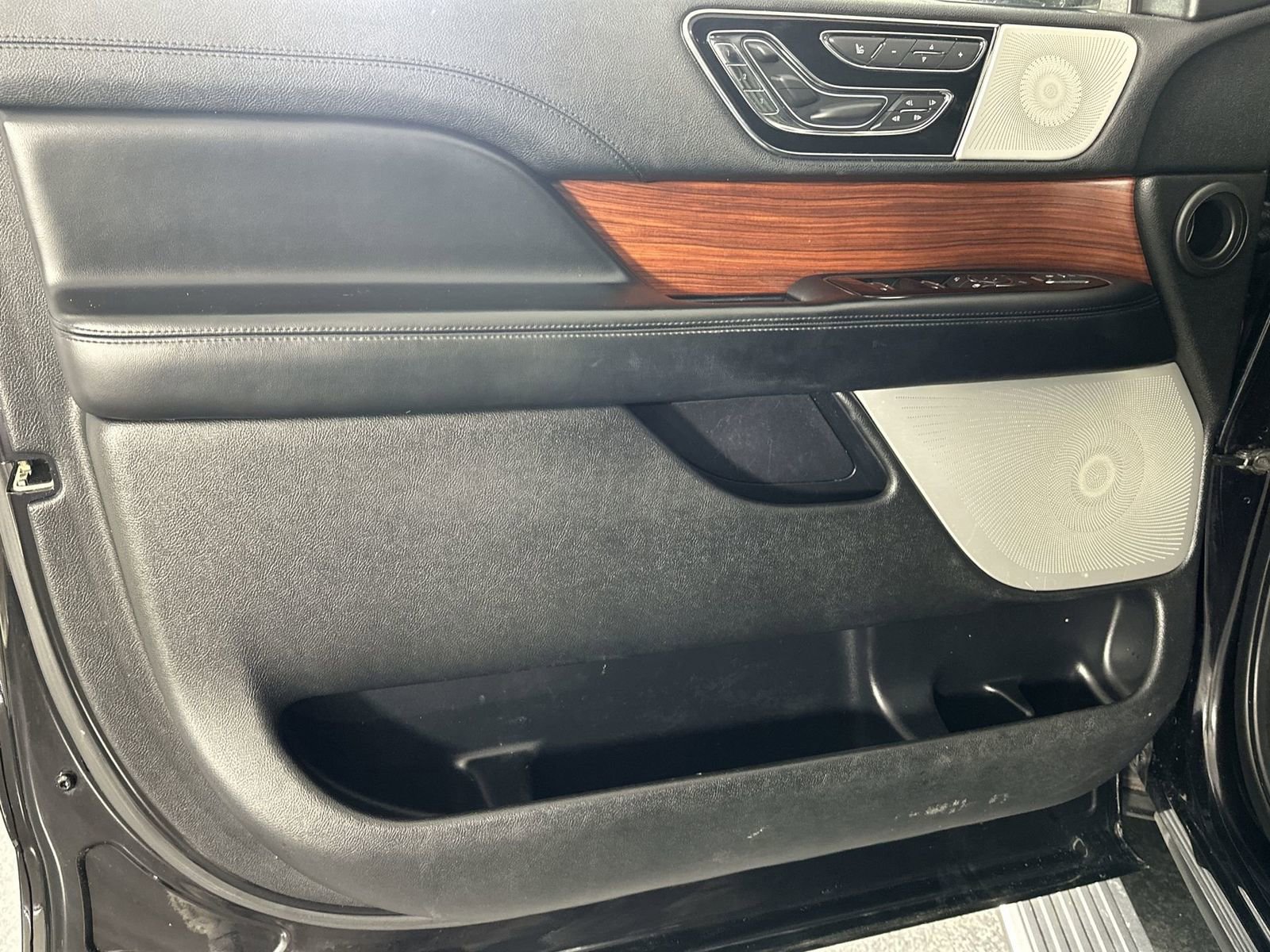 Used 2020 Lincoln Navigator Reserve w/ Equipment Group 208A Reserve image 33