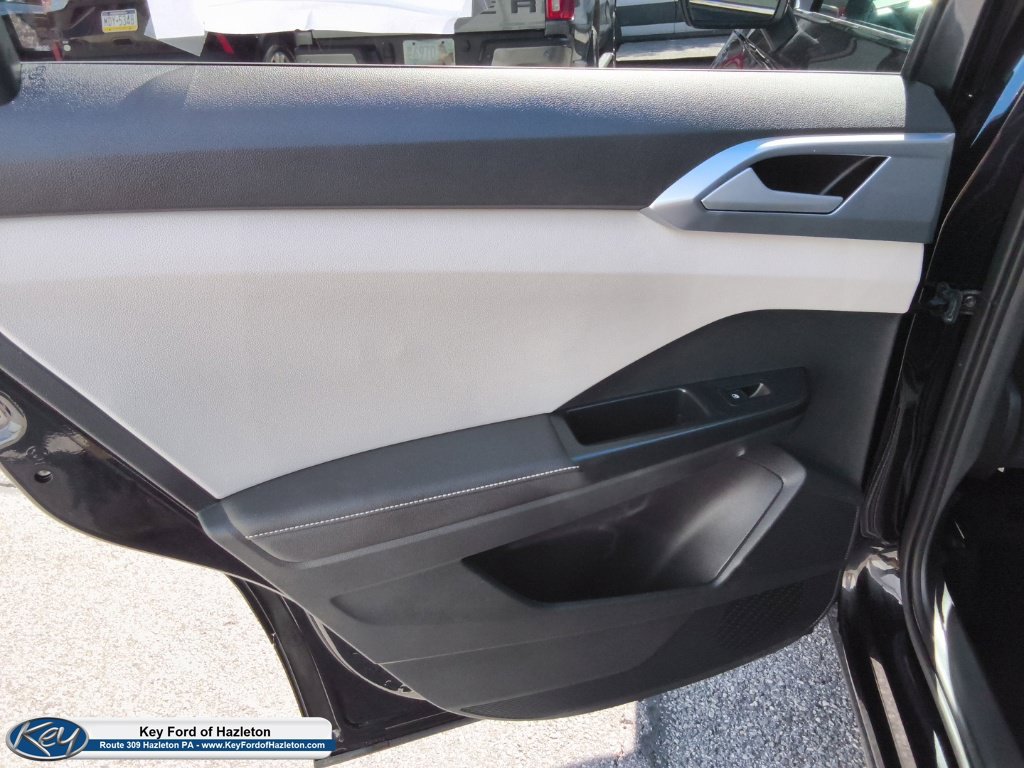 Used 2026 Volkswagen Taos SE AWD/4WD image 14