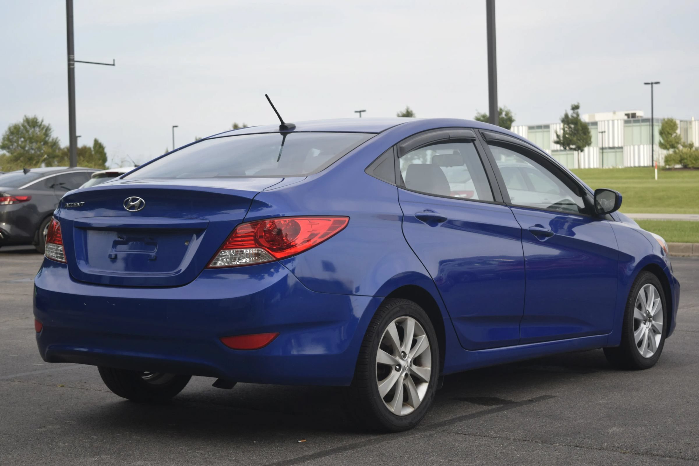 Used 2014 Hyundai Accent GLS w/ Option Group 2 FWD image 4