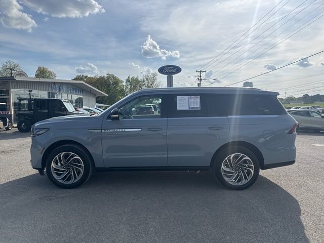 Used 2025 Lincoln Navigator Reserve image 1