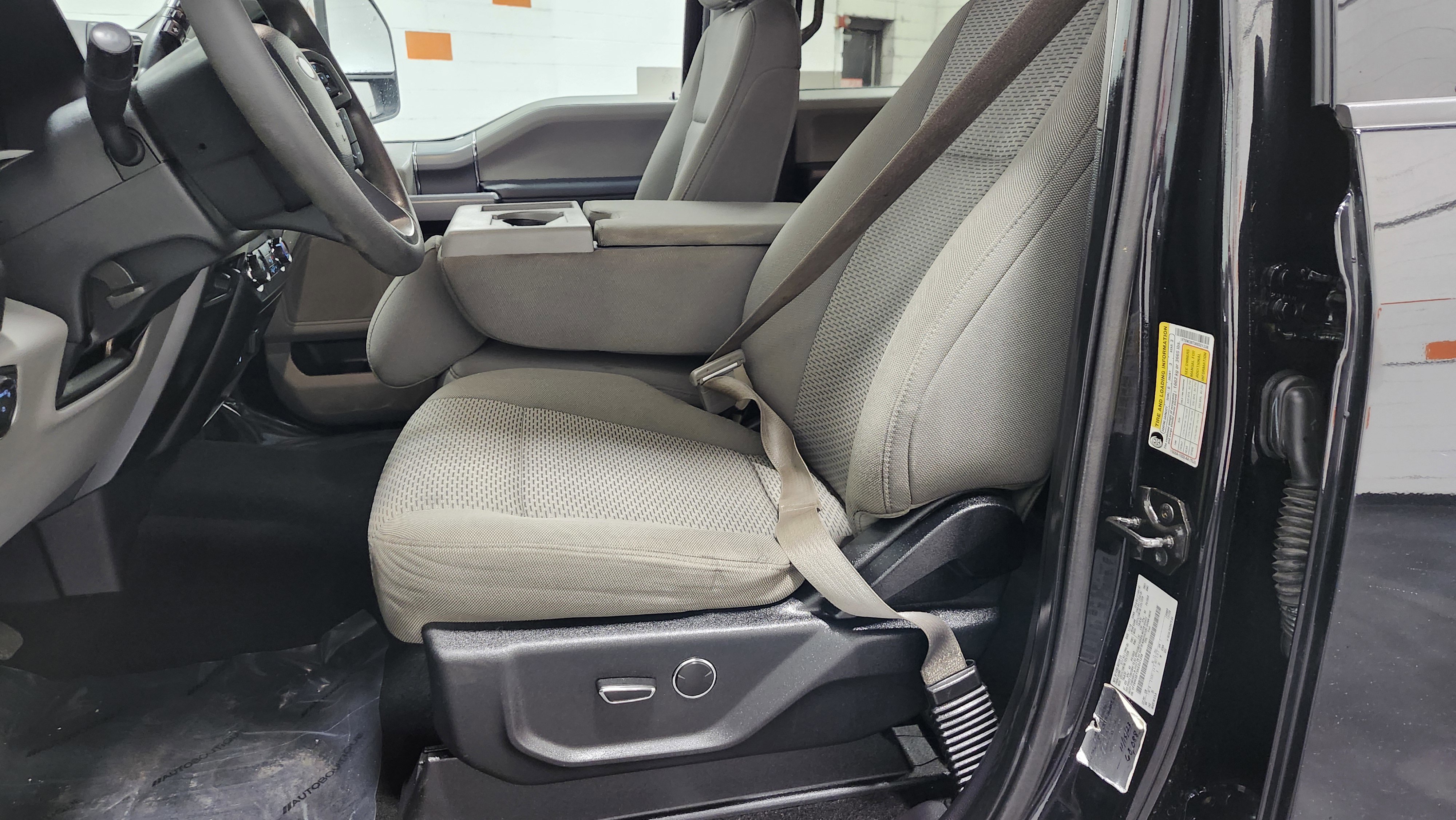 Used 2019 Ford F350 XLT w/ XLT Premium Package image 24