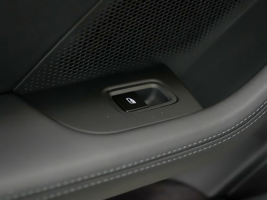 New 2026 Porsche Taycan 4S AWD/4WD image 17