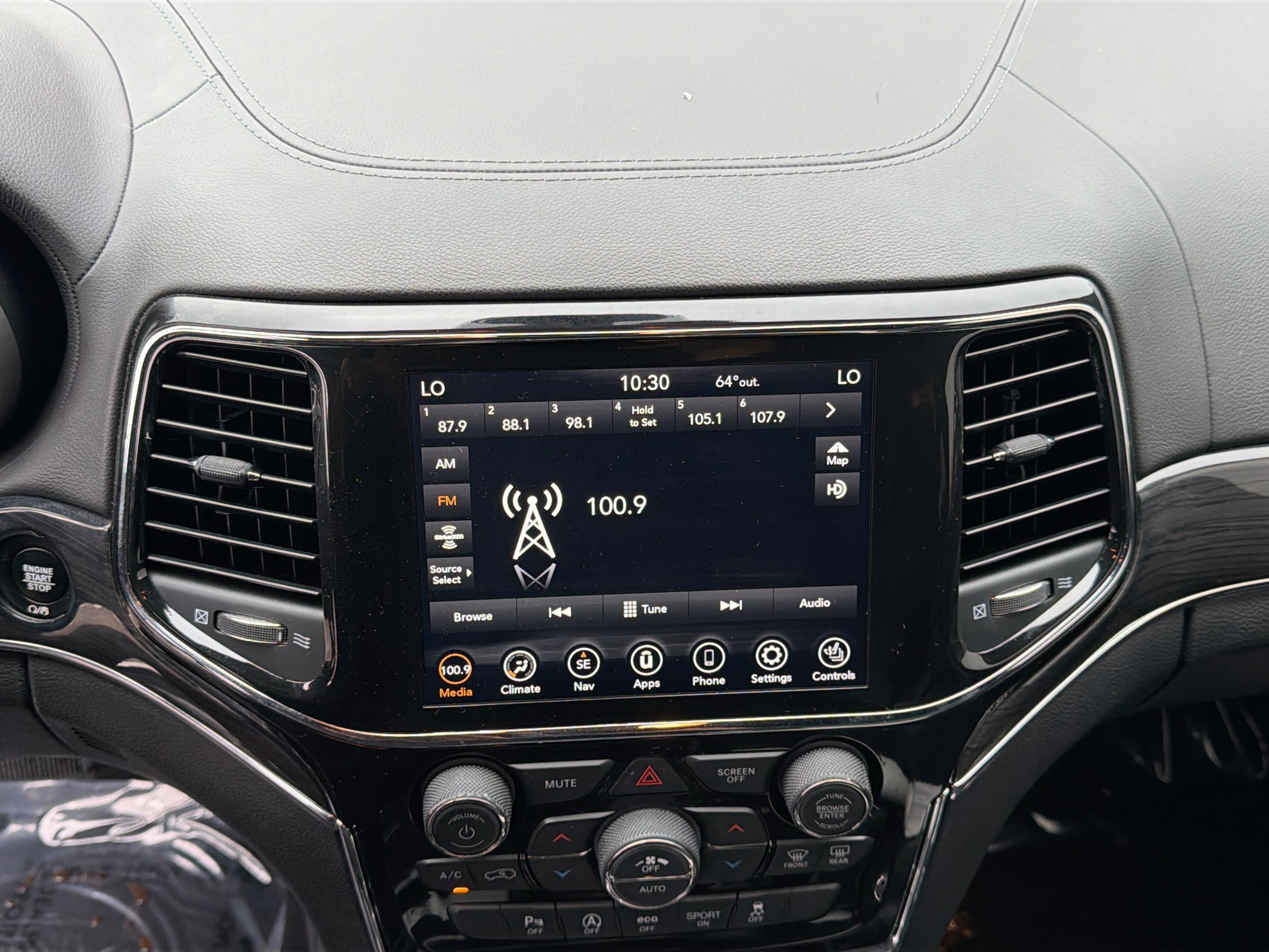 Used 2020 Jeep Grand Cherokee Overland image 27