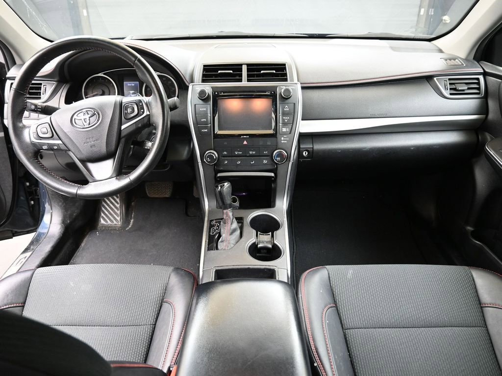 Used 2017 Toyota Camry SE w/ Moonroof Package image 17