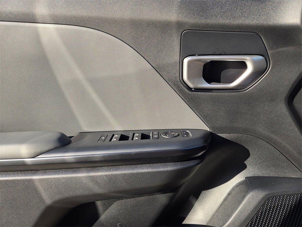 New 2025 Kia K4 LXS image 32