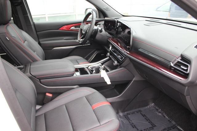 Used 2025 Chevrolet Traverse RS AWD/4WD image 37