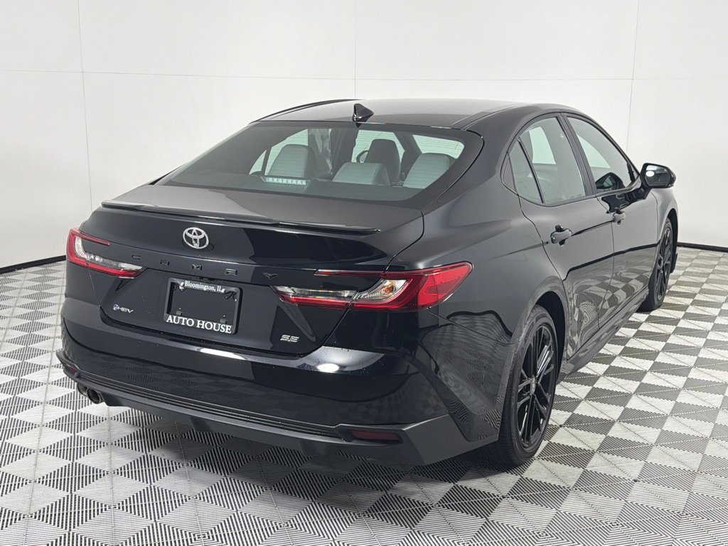 Used 2025 Toyota Camry SE FWD image 4