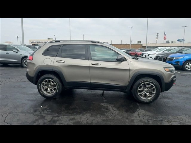 Used 2020 Jeep Cherokee Trailhawk image 9
