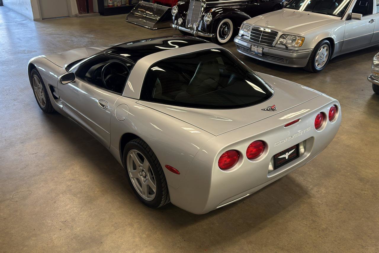 Used 1997 Chevrolet Corvette Coupe w/ Memory Pkg RWD image 15