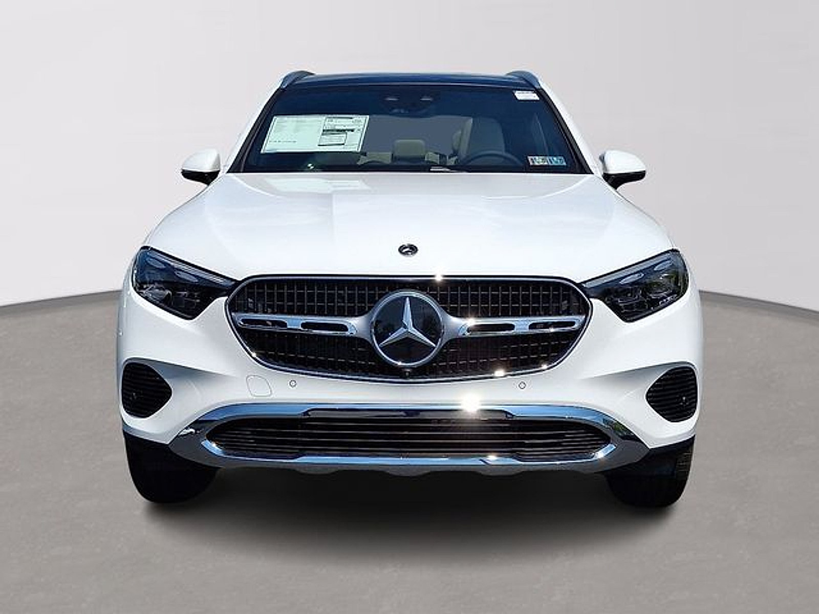 Used 2026 Mercedes-Benz GLC 300 4MATIC image 2