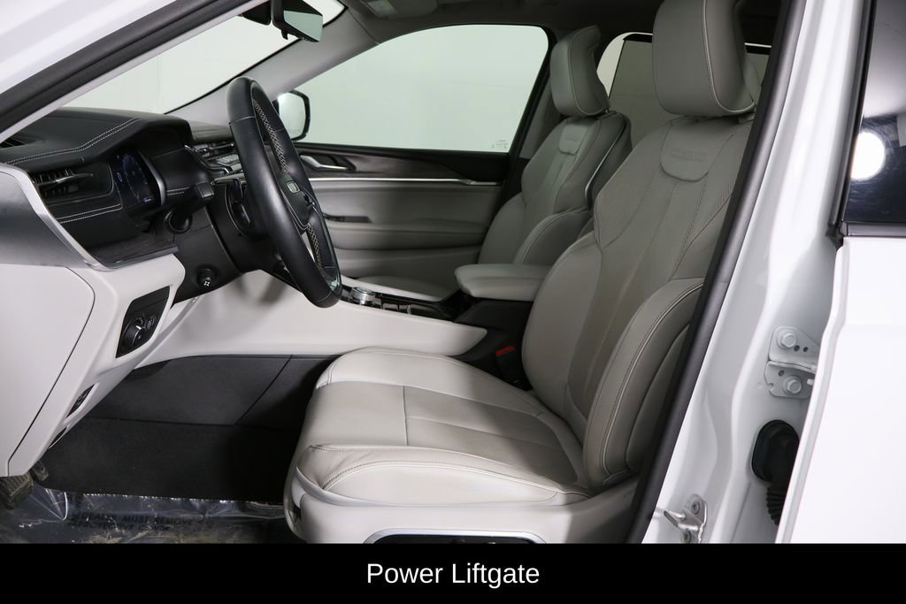 Used 2022 Jeep Grand Cherokee Overland w/ Luxury Tech Group IV image 16