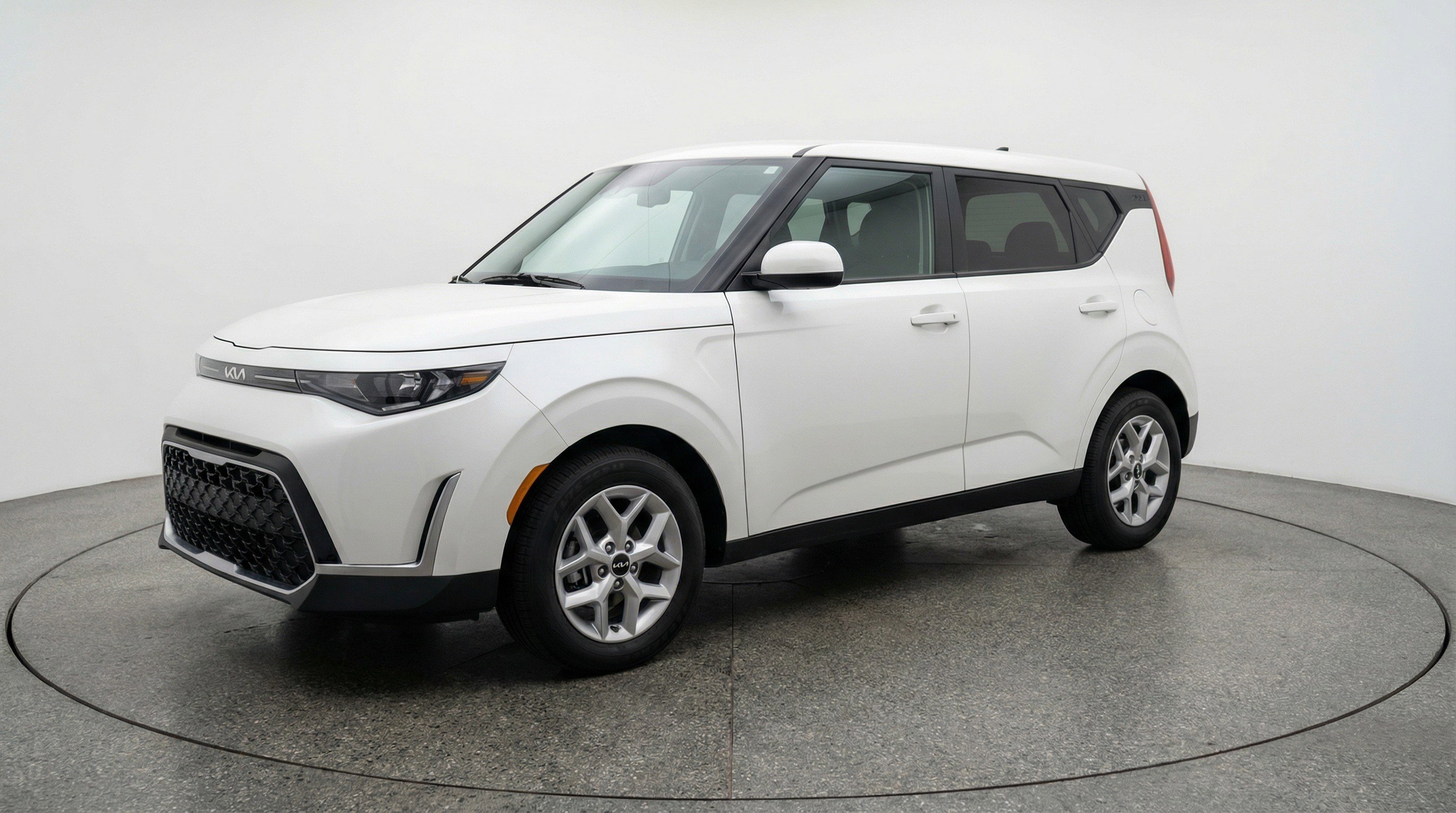 Used 2025 Kia Soul LX w/ LX Technology Package image 3