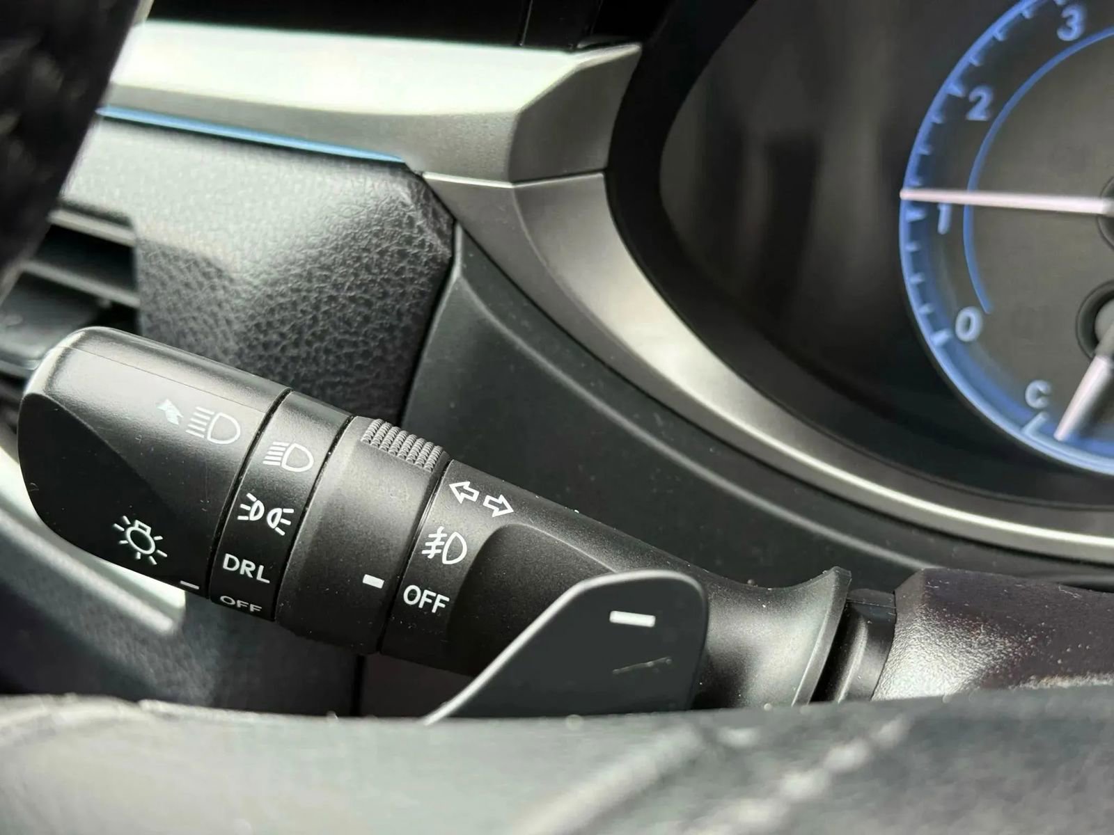 Used 2015 Toyota Corolla S image 23