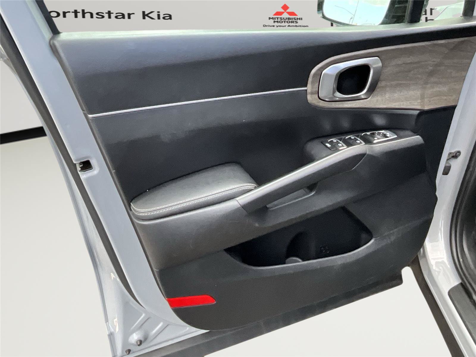 Used 2023 Kia Sorento S w/ Panoramic Sunroof Package AWD/4WD image 9