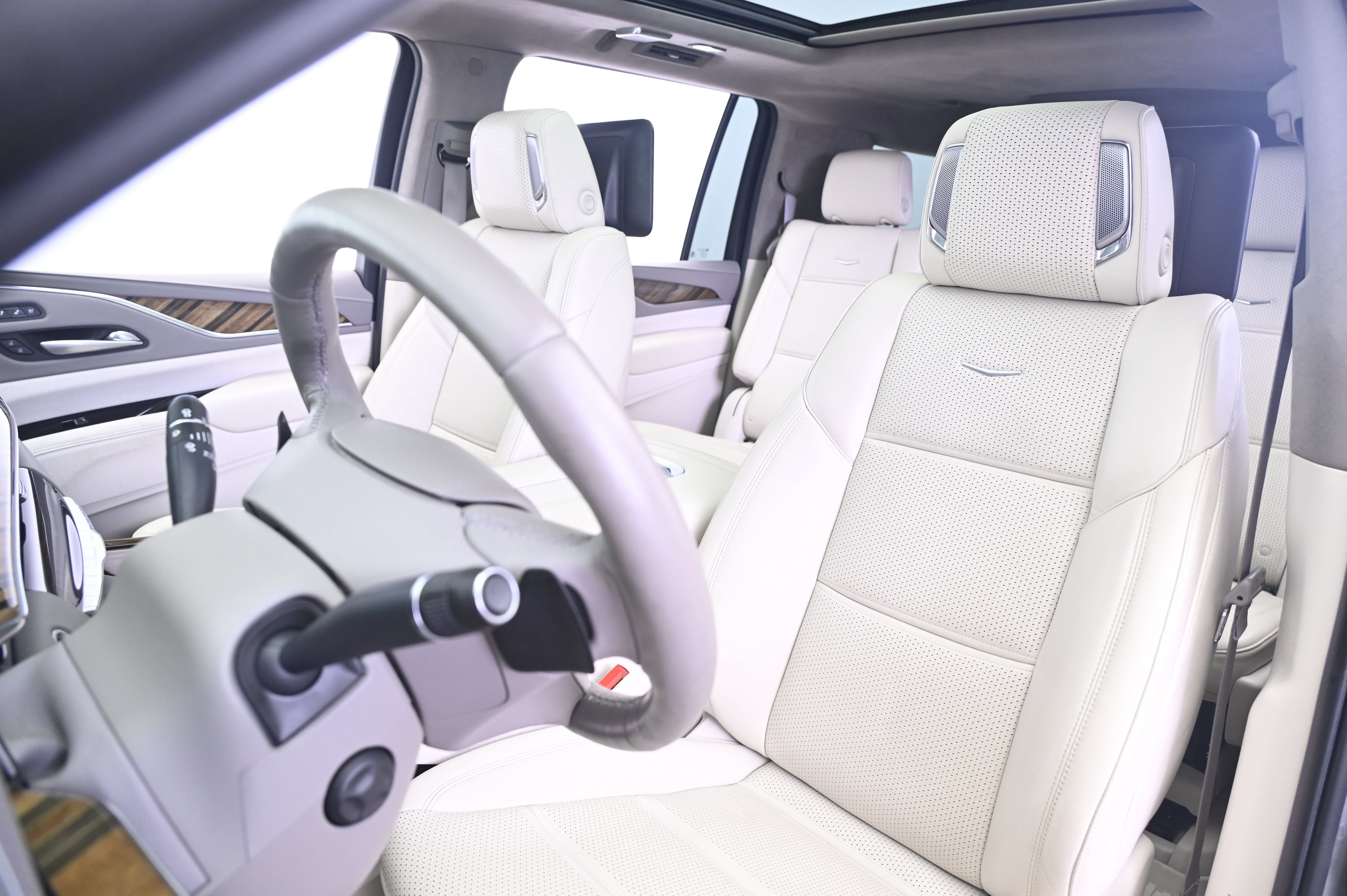 Used 2022 Cadillac Escalade ESV Premium Luxury Platinum AWD/4WD image 32