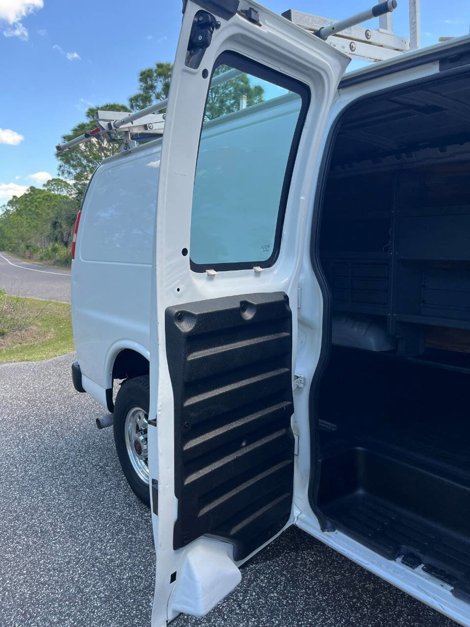 Used 2013 Chevrolet Express 3500 Extended RWD image 19