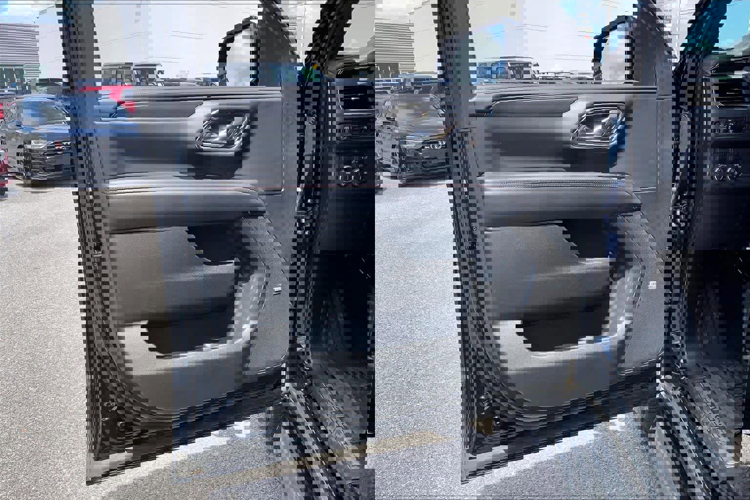 Used 2023 Chevrolet Suburban RST w/ Luxury Package image 21