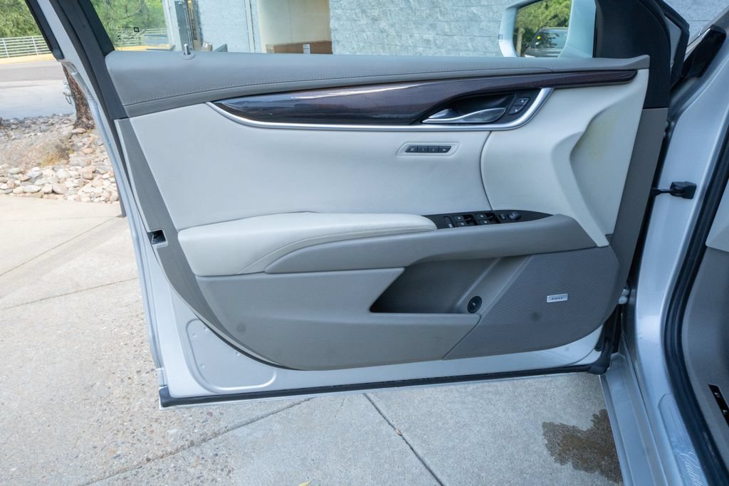 Used 2014 Cadillac XTS Platinum FWD image 7