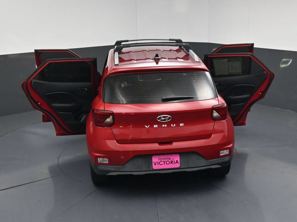 Used 2022 Hyundai Venue Limited FWD image 24