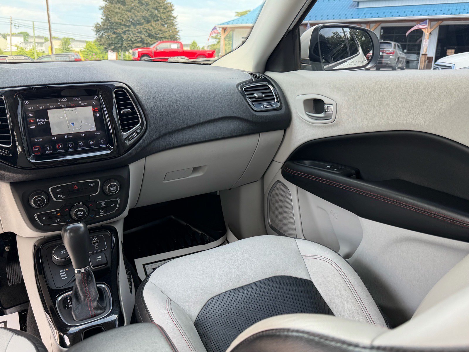 Used 2018 Jeep Compass Limited w/ Navigation Group AWD/4WD image 15