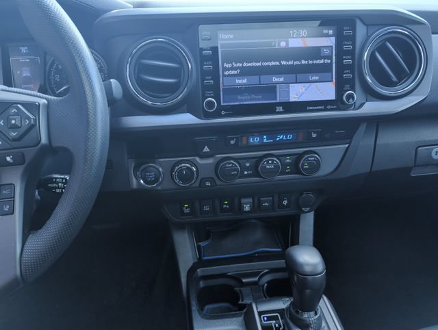 Used 2021 Toyota Tacoma TRD Off-Road w/ TRD Premium Off Road Package AWD/4WD image 19