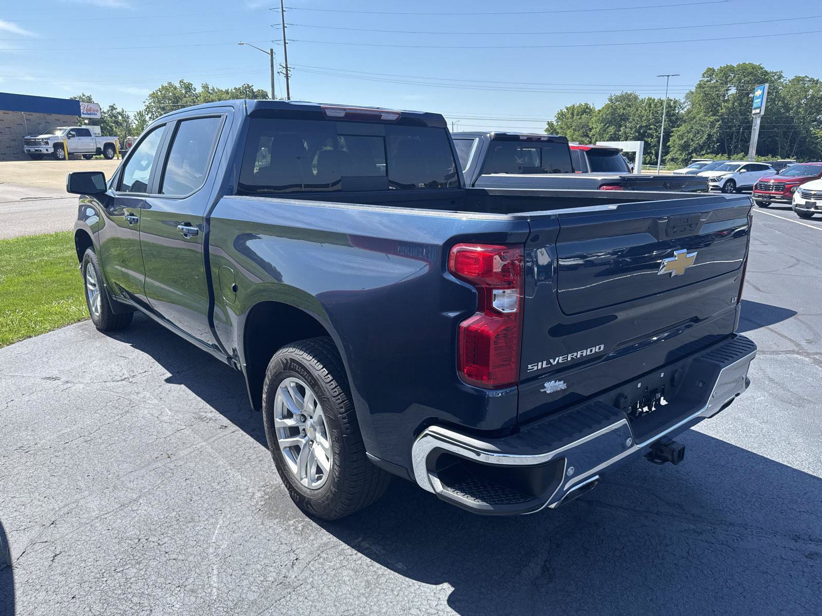 Certified 2021 Chevrolet Silverado 1500 LT AWD/4WD image 2