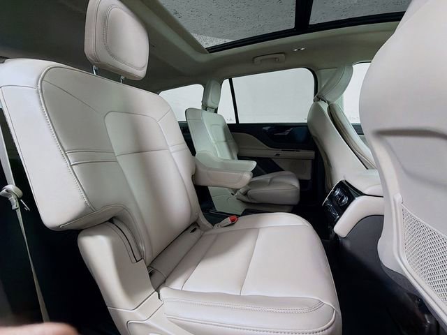 Used 2023 Lincoln Aviator AWD w/ Premium Package image 31