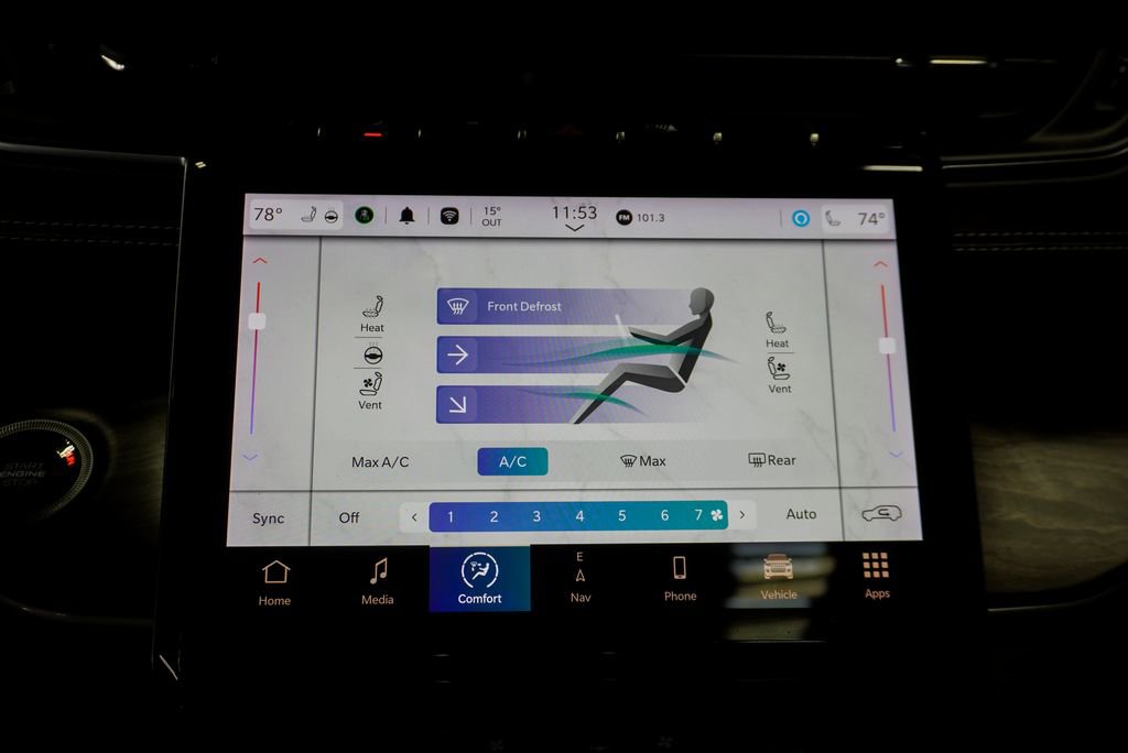 Used 2024 Jeep Grand Cherokee Limited w/ Luxury Tech Group II image 20