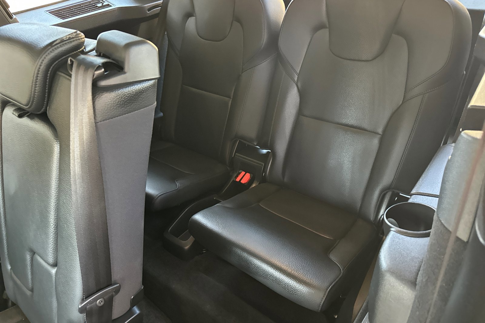 Certified 2025 Volvo XC90 B6 Plus image 17