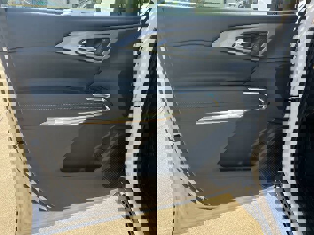 New 2025 Chevrolet Traverse LT w/ LPO, Floor Liner Package image 23
