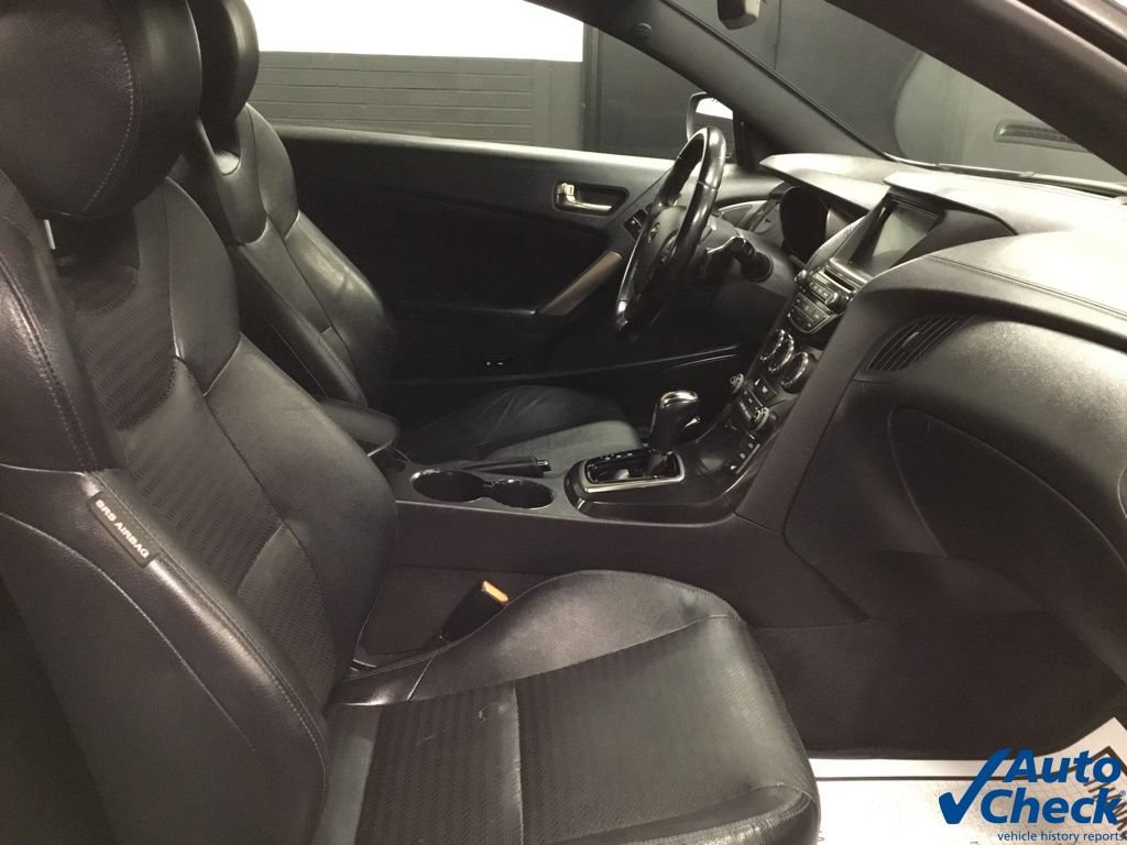 Used 2015 Hyundai Genesis 3.8 RWD image 28