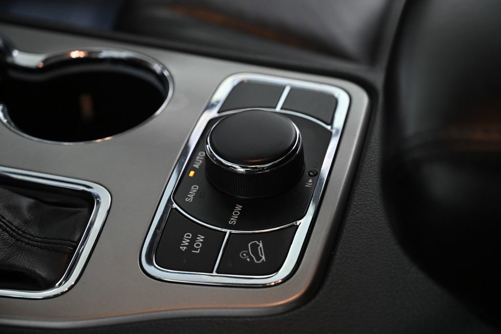 Used 2020 Jeep Grand Cherokee Limited w/ Premium Lighting Group image 22